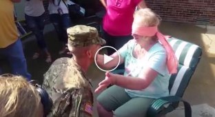 Son returned from the army after 2 years of separation from his mother