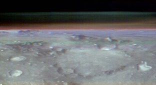 Потрясающие снимки горизонта Марса с высоты 400 километров (4 фото)