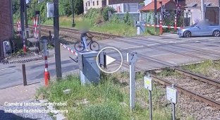 A cyclist almost got hit by a train