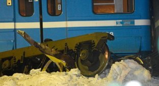 20-летняя уборщица угнала поезд из ДЕПО (14 фото)