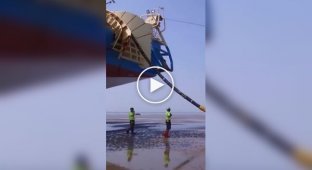 Как укладывают кабель для офшорных ветропарков: судно на мели — по плану