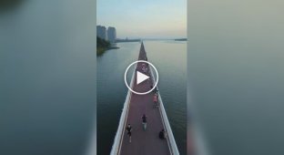 Impressive bicycle bridge in Xiamen (China)