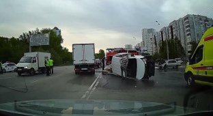 Пьяный "лётчик" устроил серьезную аварию в Барнауле (5 фото + 4 видео)
