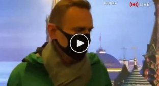 Интервью с Навальным в Шереметьево в день задержания