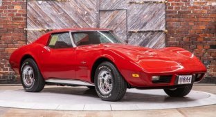 New 47-year-old Chevrolet Corvette put up for auction for $35,500 (7 photos)