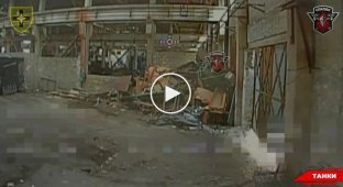 Бойцы 28-й ОМБр выследили в укрытии два танка оккупантов и атаковали их на Торецком направлении