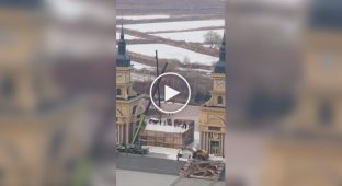 A giant snowman was built in Harbin, China