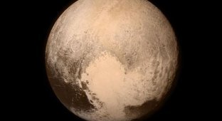 Космический аппарат New Horizons сделал самый качественный снимок Плутона (13 фото)