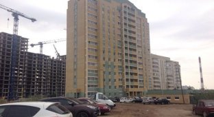 В Казани боец спецназа налету поймал девочку, упавшую с 6-го этажа (5 фото)