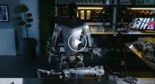 Tesla showed how humanoid robots Optimus assemble new robots without a person