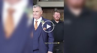 Father was so excited at his daughter's wedding that he forgot to take her with him when he walked down the aisle