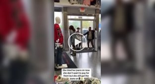 A woman decided not to pay for the jeans she liked