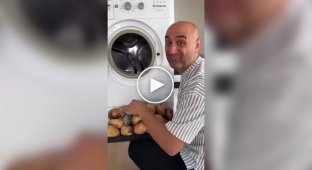 A strange way to wash and peel potatoes