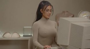 Kim Kardashian released a bra with imitation protruding nipples (2 photos + 1 video)