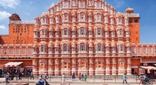 Дворец Ветров в Индии: 950 окон и ни одной лестницы (15 фото)