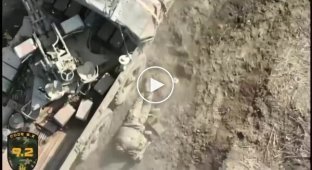 Українські дрони скидають ВОГи на російських військових на Бахмутському напрямі