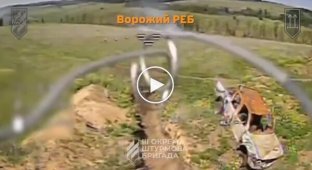 Воины 3-й ОШБр атаковали комплекс радиоэлектронной борьбы вместе с антенной, миномет, мотоцикл и автомобиль