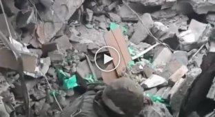 Подборка видео с пленными и убитыми в Украине. Выпуск 66