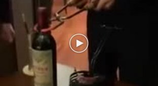 Как французы открывают бутылку очень старого вина за 10 000 евро