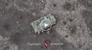 Arrival of a Ukrainian kamikaze drone against a group of Russian military personnel in the Avdiivka direction