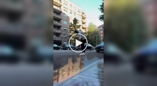 Мужчина притворился наркоманом, чтобы занять парковку для жены