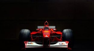 Ferrari Michael Schumacher put up for sale (11 photos)