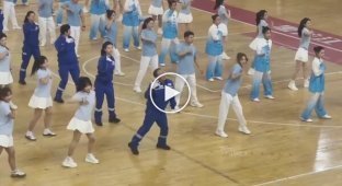 A worker from China surprised the public with his dance routine