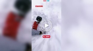 Лыжник заметил торчащую из снега руку и спас человека