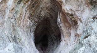 Why did ancient people build a cave in the shape of a female genital organ (7 photos)