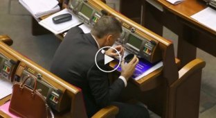 Депутат поел в парламенте (майдан)