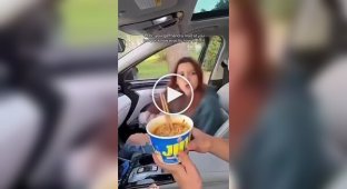 Лайфхак: как успокоить озлобленную девушку