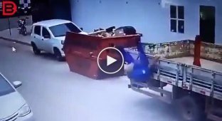 Водитель протянул руку помощи в самом буквальном смысле