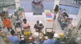 Grandfather knocked down a robber who took his smartphone