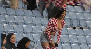 The hottest fan of the 2022 World Cup Ivana Knoll lures the Qatari sheikhs (6 photos)