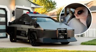 Toyota Prius Turned into a Copy of the Cybertruck in the USA (31 photos)