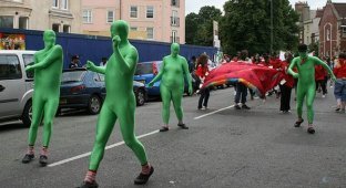  Зеленые люди на улицах (44 фото)