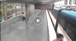 Неудачная посадка слепого человека на поезд