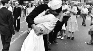 The story of the iconic photograph “The Times Square Kiss,” which they want to ban (6 photos)