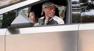 Pharrell Williams is the first celebrity to own a Cybertruck (3 photos)