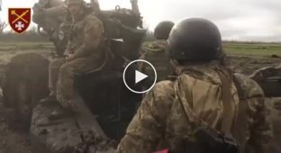 Ukrainian artillerymen destroyed an ammunition depot and Russian positions using Italian FH70 howitzers