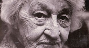 Женщина сохранила молодость и красоту в 69 лет (2 фото)