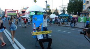 Официальная фан-зона Эвро 2012 в Киеве (23 фото)