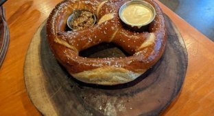Strange serving of food in cafes and restaurants (19 photos)