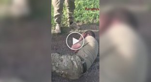 Росіяни прив'язали свого п'ятисотого поплічника за ноги до машини і тягають полем