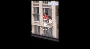 Rescuer miraculously didn't help girl commit suicide in China