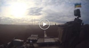 Кадры украинских танков, ведущих наступательные действия в сторону Донецка