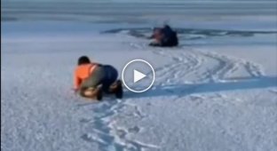 In Irkutsk, a 10-year-old boy and a friend fell through the ice, but managed to get out and save a friend