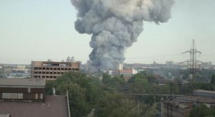 Пожар на Славянском рынке в Днепропетровске (18 фото + видео)