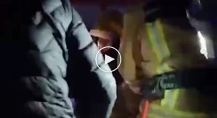 Рятувальники витягли з колодязя дівчинку, яка провалилася туди, катаючись на ватрушці