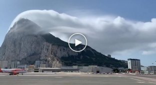 Гібралтар. Як народжуються хмари